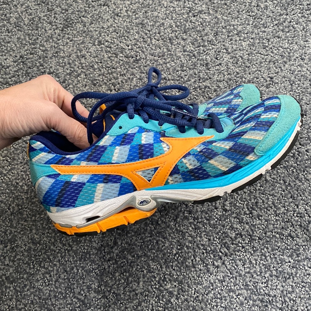 Mizuno Wave Elixir 8, Size 6.5 - image 1